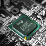 Intel and AMD Fell on Oil and Bond Yields, Not on Chips