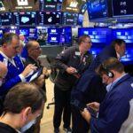 Vanguard highlights a consistent $100 investment strategy