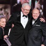 Warren Buffett’s $142 billion fortune hits a new milestone